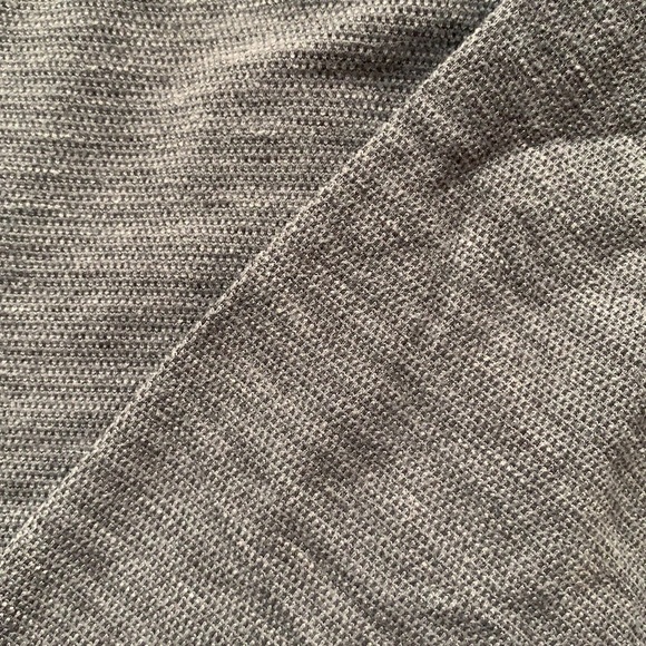 Lululemon heather gray Capri leggings size 4 - Picture 2 of 3